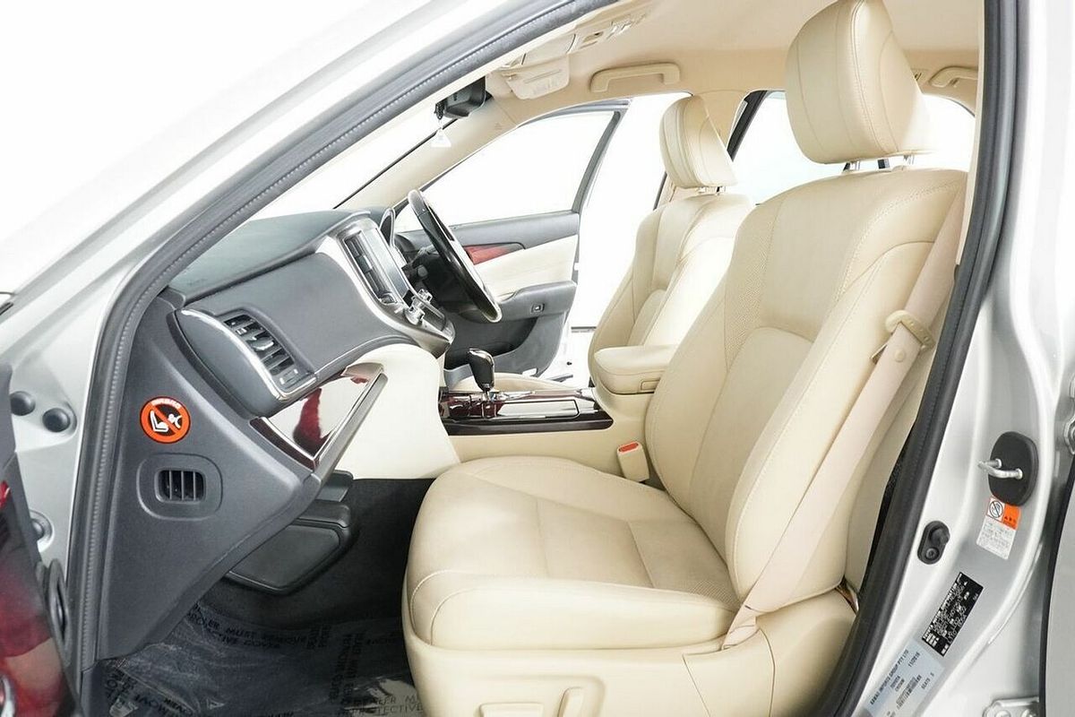 2016 Toyota Crown Majesta GWS214