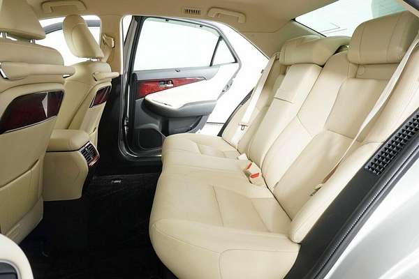 2016 Toyota Crown Majesta GWS214