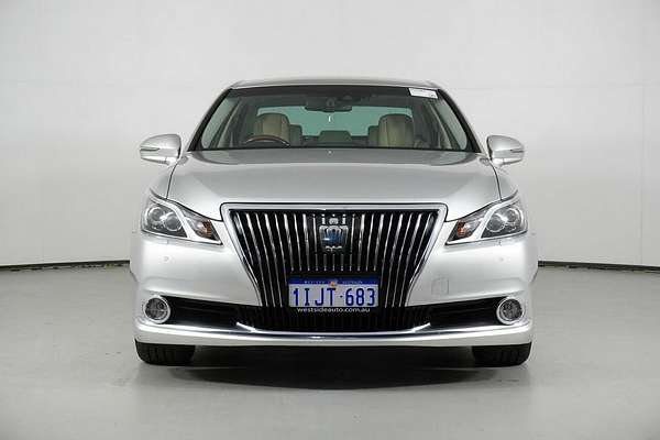 2016 Toyota Crown Majesta GWS214
