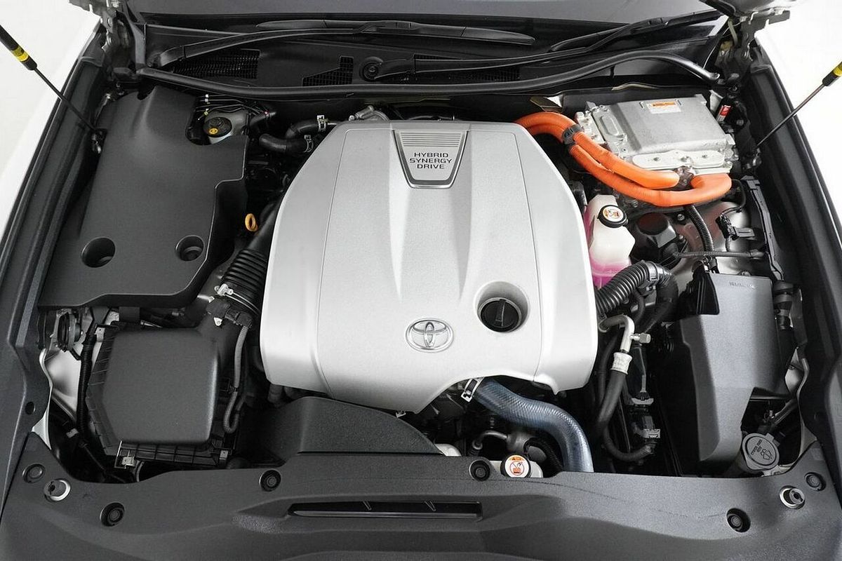2016 Toyota Crown Majesta GWS214