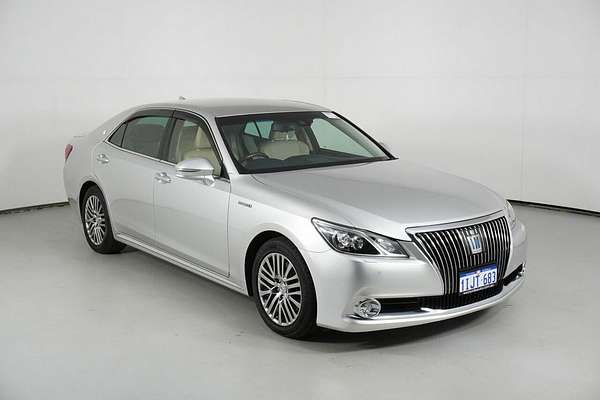 2016 Toyota Crown Majesta GWS214