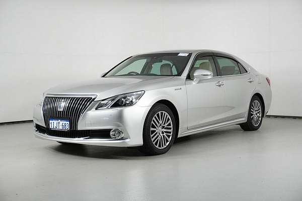 2016 Toyota Crown Majesta GWS214