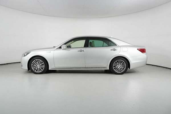 2016 Toyota Crown Majesta GWS214