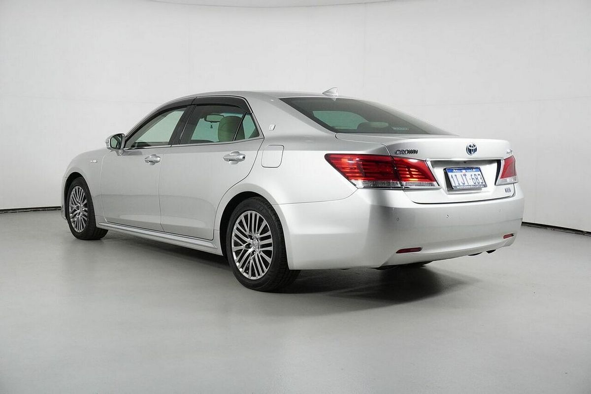 2016 Toyota Crown Majesta GWS214