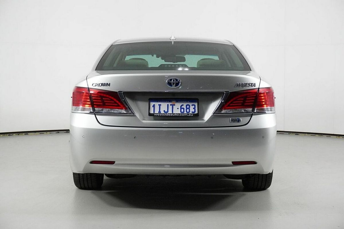 2016 Toyota Crown Majesta GWS214