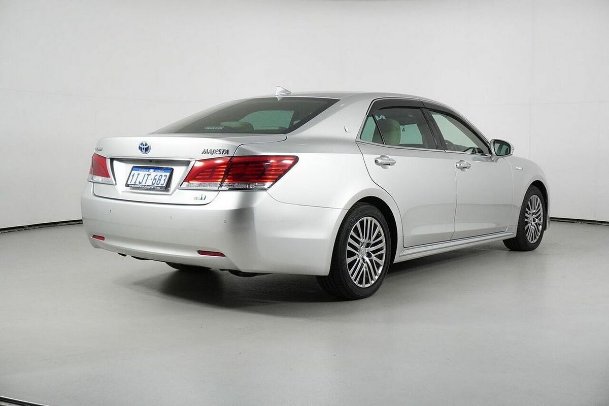 2016 Toyota Crown Majesta GWS214