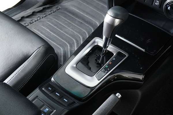 2022 Toyota Fortuner GXL Premium Interior GUN156R
