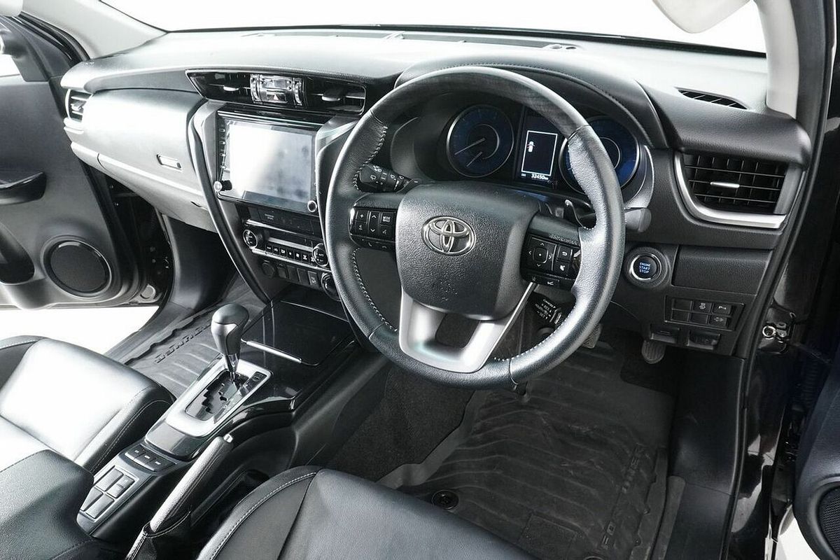 2022 Toyota Fortuner GXL Premium Interior GUN156R