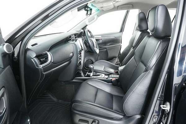 2022 Toyota Fortuner GXL Premium Interior GUN156R