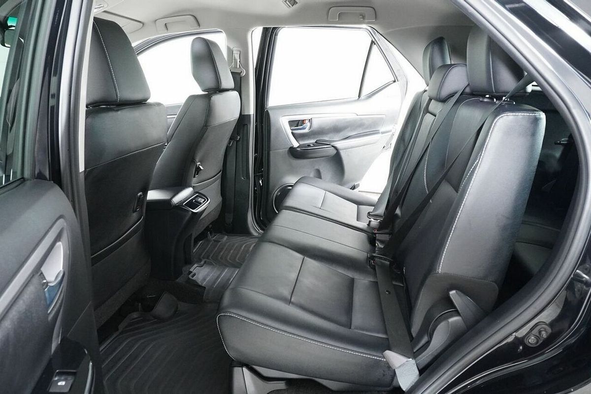 2022 Toyota Fortuner GXL Premium Interior GUN156R