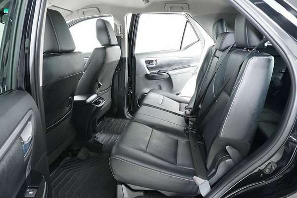 2022 Toyota Fortuner GXL Premium Interior GUN156R