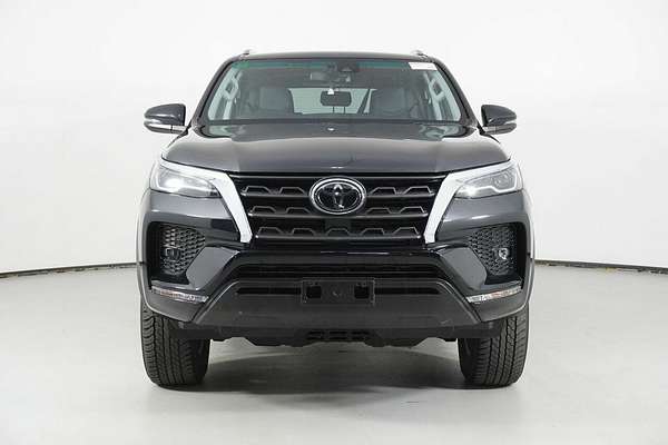 2022 Toyota Fortuner GXL Premium Interior GUN156R