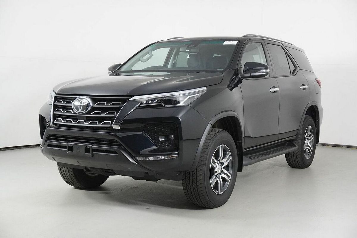 2022 Toyota Fortuner GXL Premium Interior GUN156R