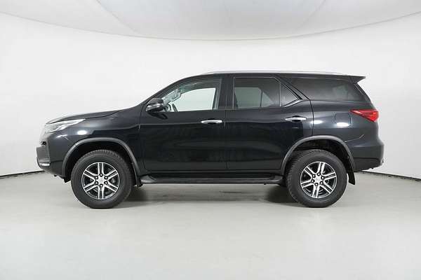 2022 Toyota Fortuner GXL Premium Interior GUN156R