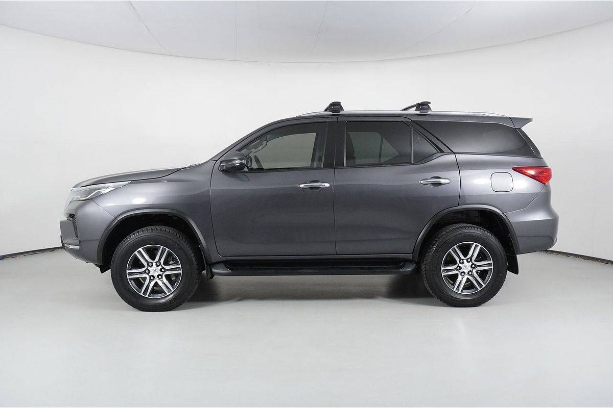 2022 Toyota Fortuner GXL Premium Interior GUN156R