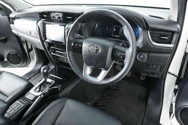 2022 Toyota Fortuner GXL Premium Interior GUN156R