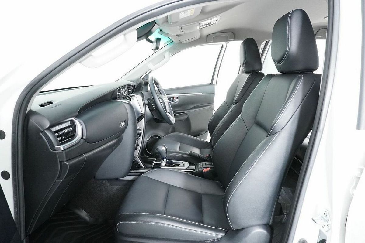 2022 Toyota Fortuner GXL Premium Interior GUN156R