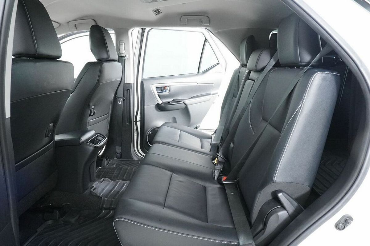 2022 Toyota Fortuner GXL Premium Interior GUN156R