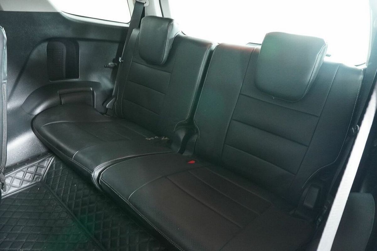 2023 Toyota Fortuner GXL Premium Interior GUN156R