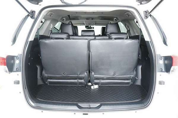 2023 Toyota Fortuner GXL Premium Interior GUN156R