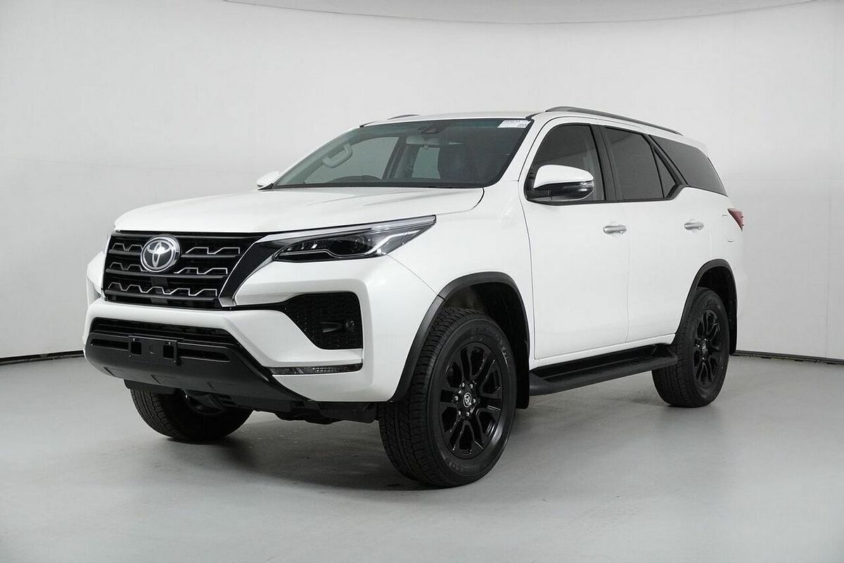 2022 Toyota Fortuner GXL Premium Interior GUN156R