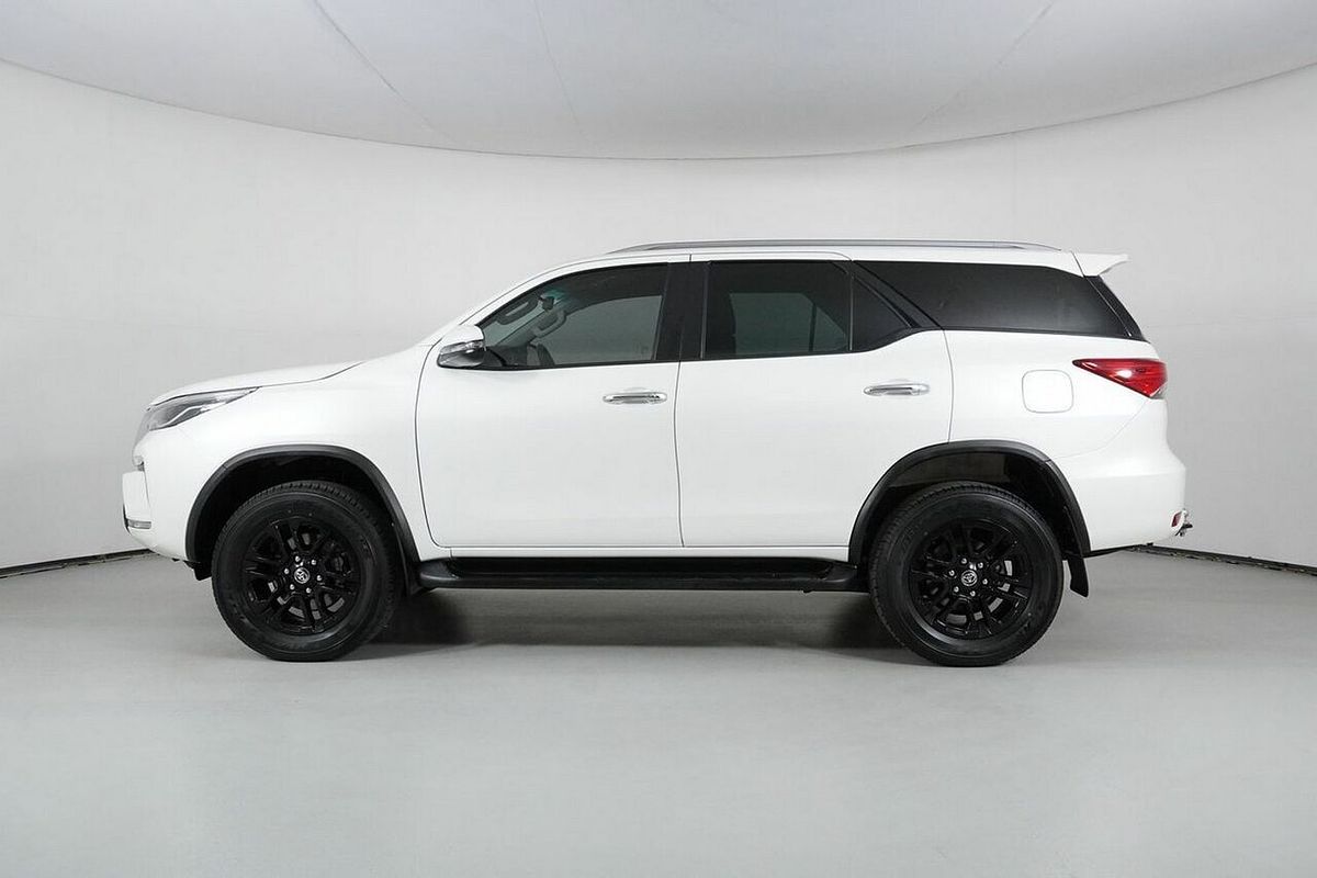 2022 Toyota Fortuner GXL Premium Interior GUN156R
