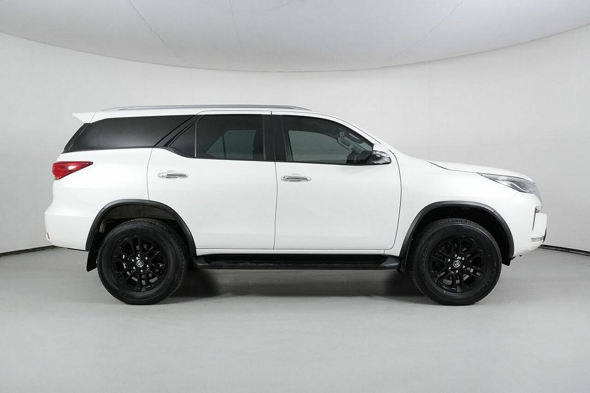 2022 Toyota Fortuner GXL Premium Interior GUN156R