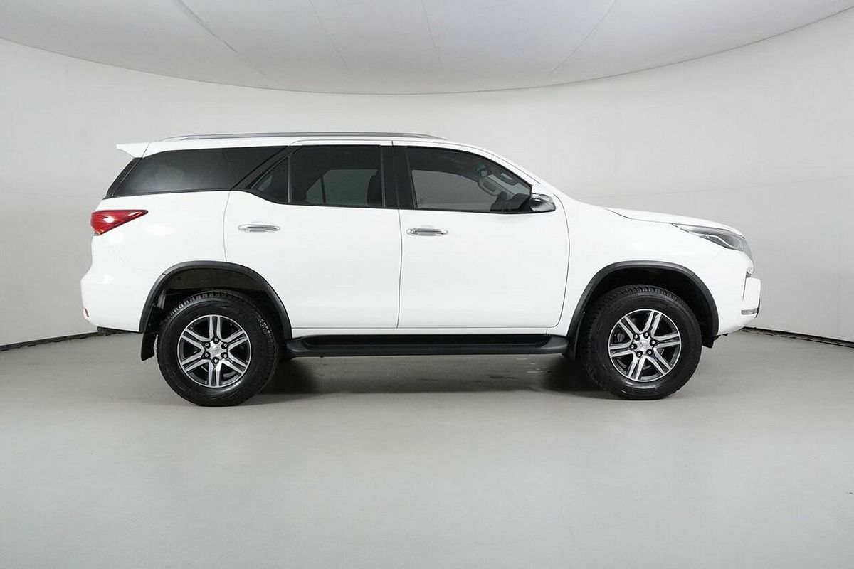 2023 Toyota Fortuner GXL Premium Interior GUN156R