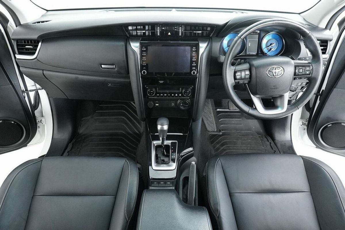2022 Toyota Fortuner GXL Premium Interior GUN156R