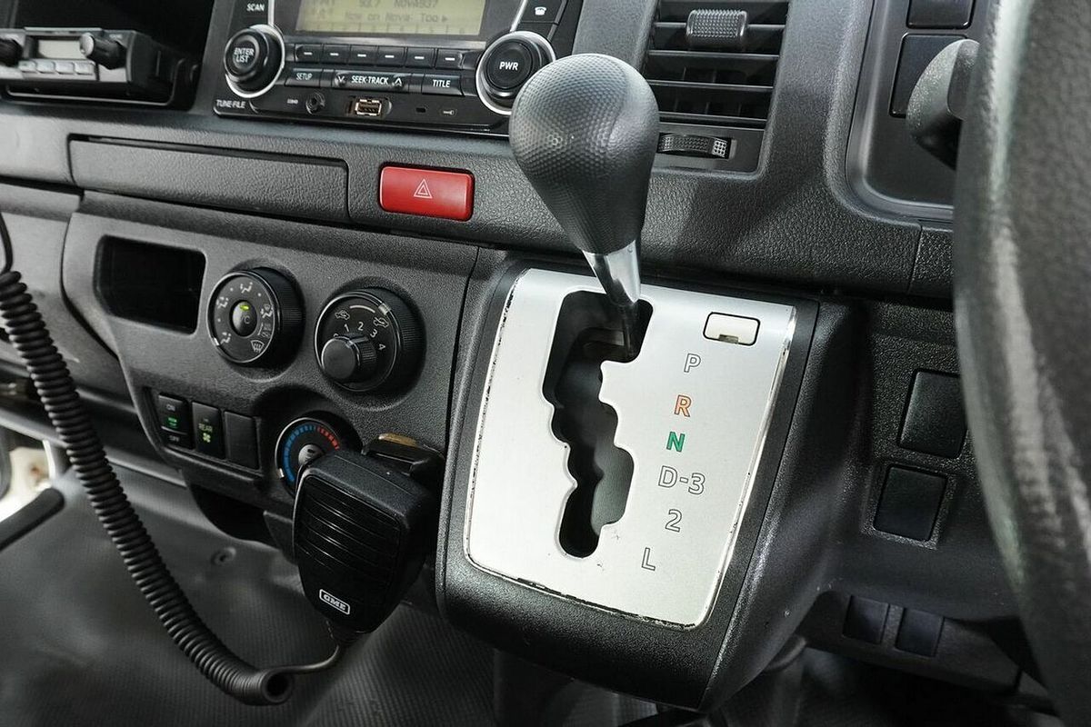 2016 Toyota HiAce Commuter (12 Seats) KDH223R MY16