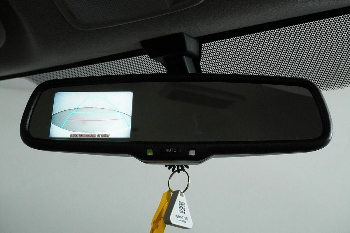 2016 Toyota HiAce Commuter KDH223R MY16