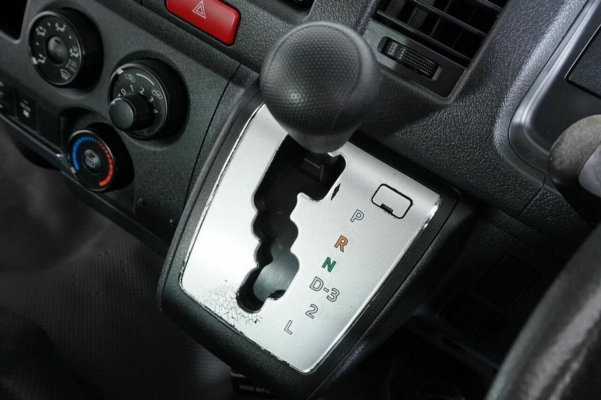 2018 Toyota HiAce Commuter KDH223R MY16