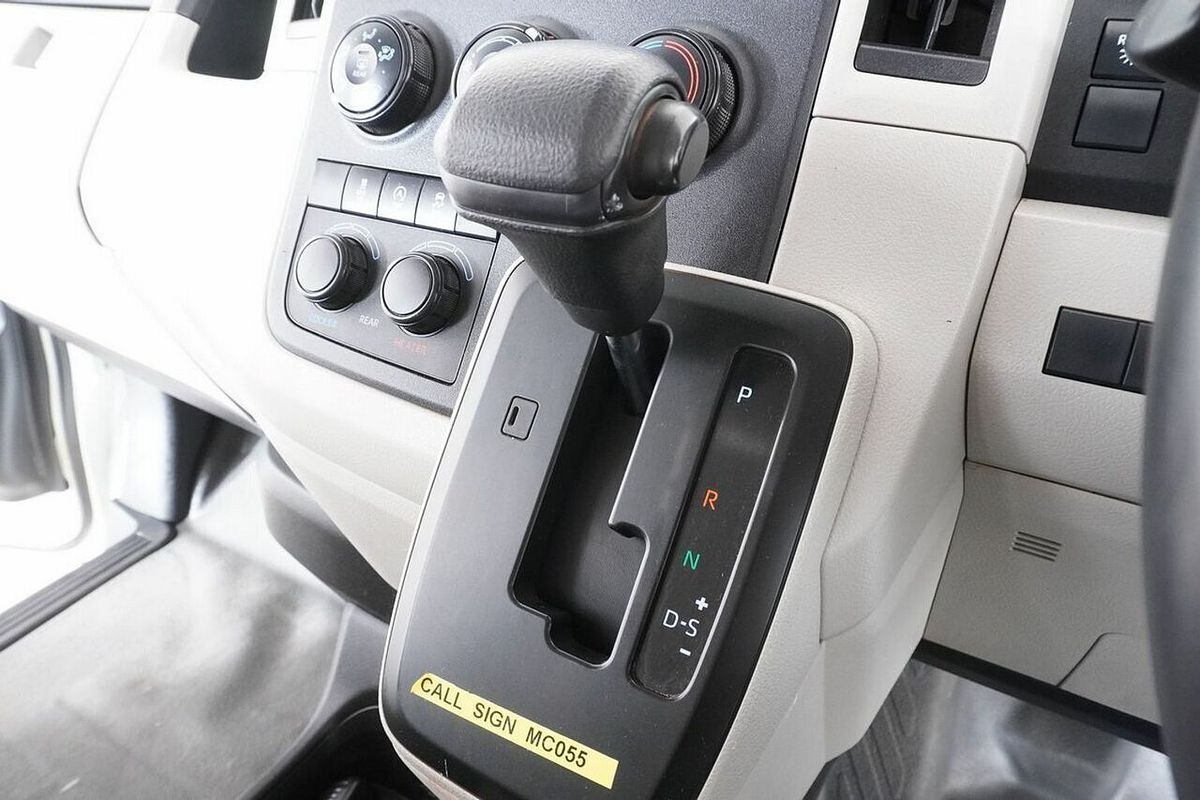 2019 Toyota HiAce Commuter (12 Seats) GDH322R