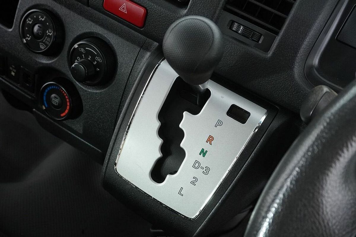 2018 Toyota HiAce Commuter (12 Seats) KDH223R MY16