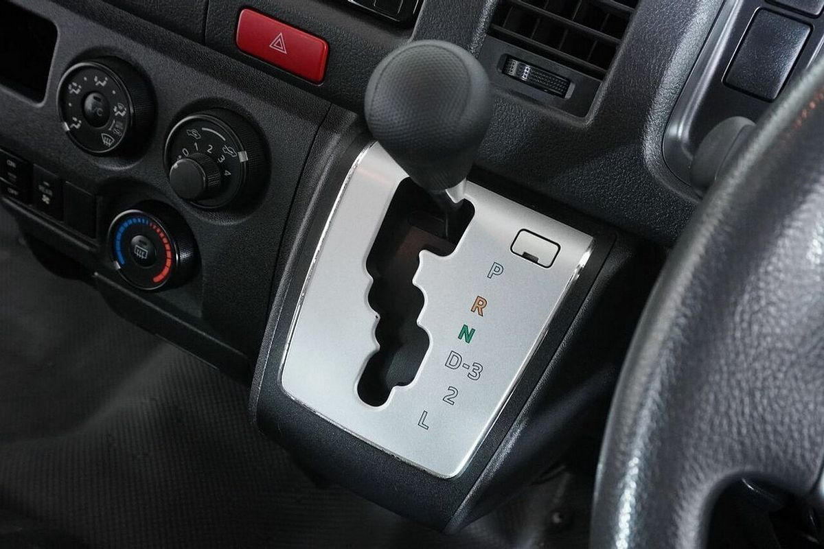 2018 Toyota HiAce Commuter KDH223R MY16