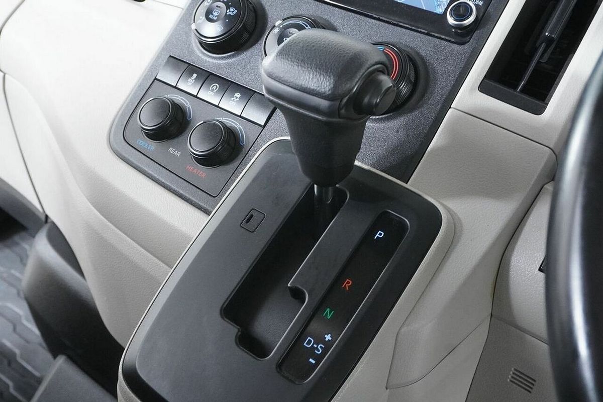 2020 Toyota HiAce Commuter (12 Seats) GDH322R