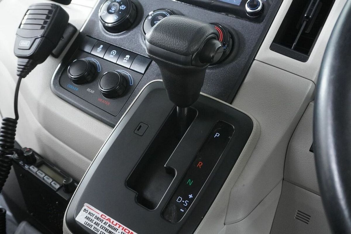 2019 Toyota HiAce Commuter (12 Seats) GDH322R