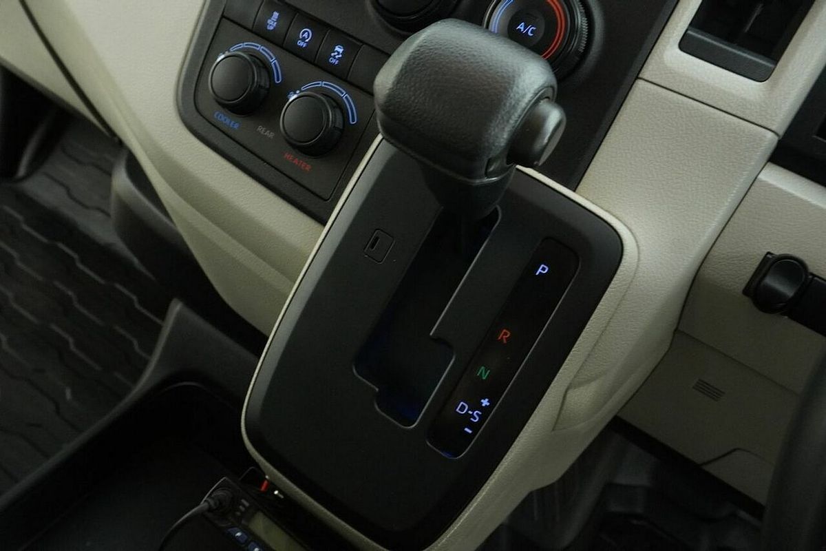 2021 Toyota HiAce Slwb Commuter (12 Seats) GDH322R