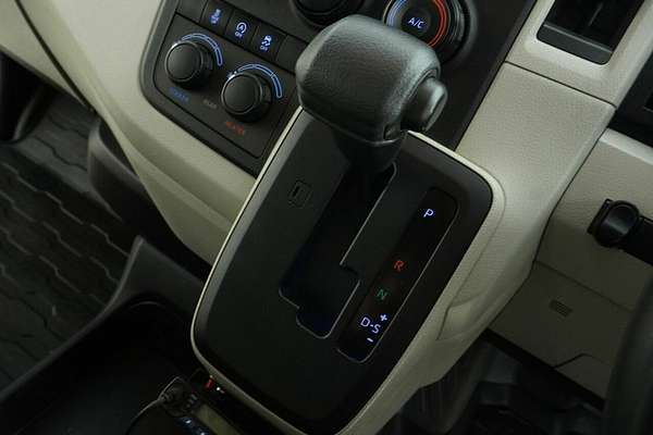 2021 Toyota HiAce Slwb Commuter (12 Seats) GDH322R