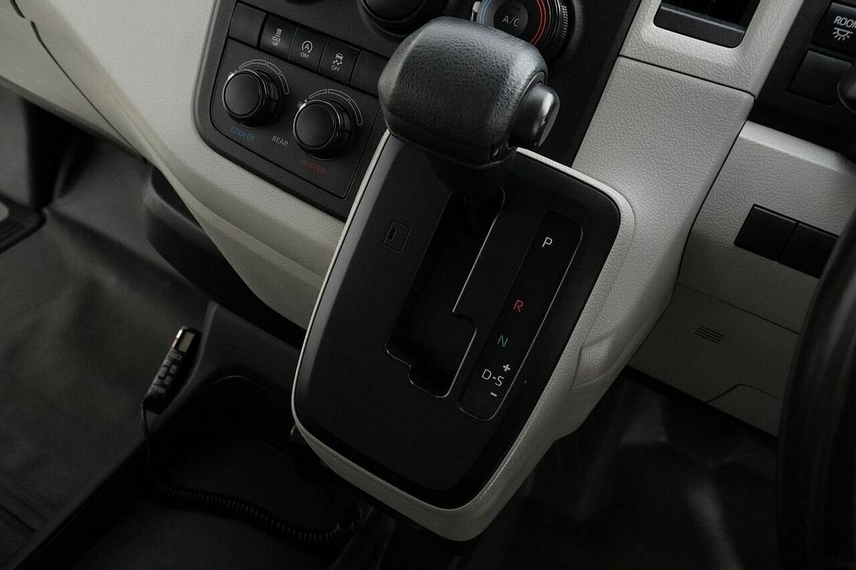 2020 Toyota HiAce Commuter (12 Seats) GDH322R