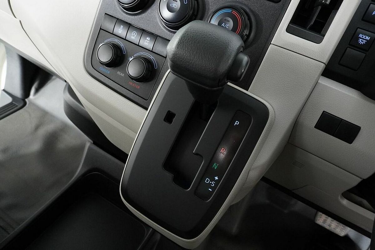 2020 Toyota HiAce Commuter (12 Seats) GDH322R