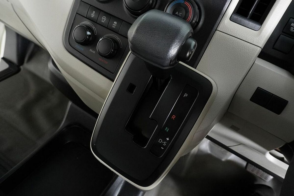 2019 Toyota HiAce Commuter (12 Seats) GDH322R