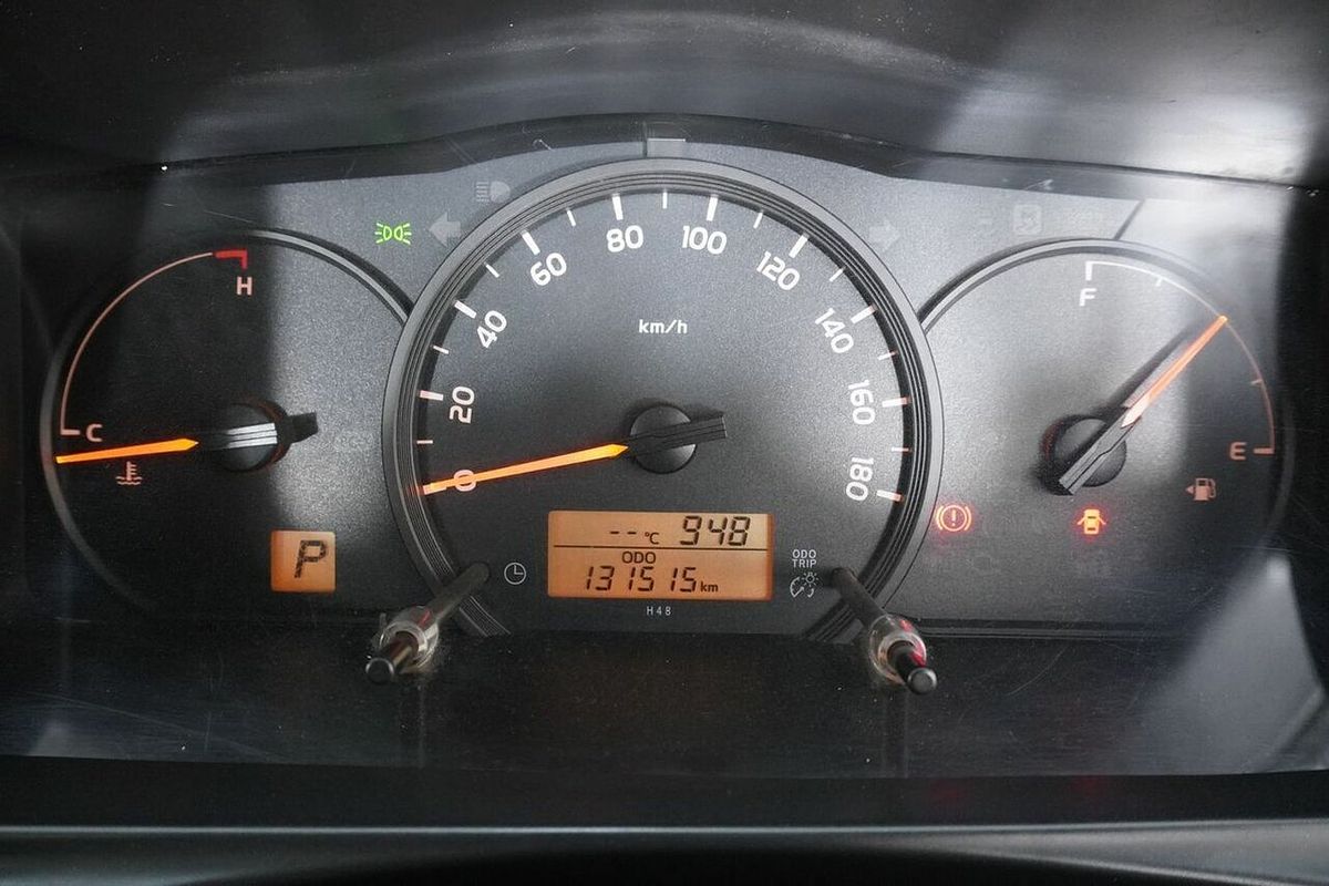 2016 Toyota HiAce Commuter (12 Seats) KDH223R MY16