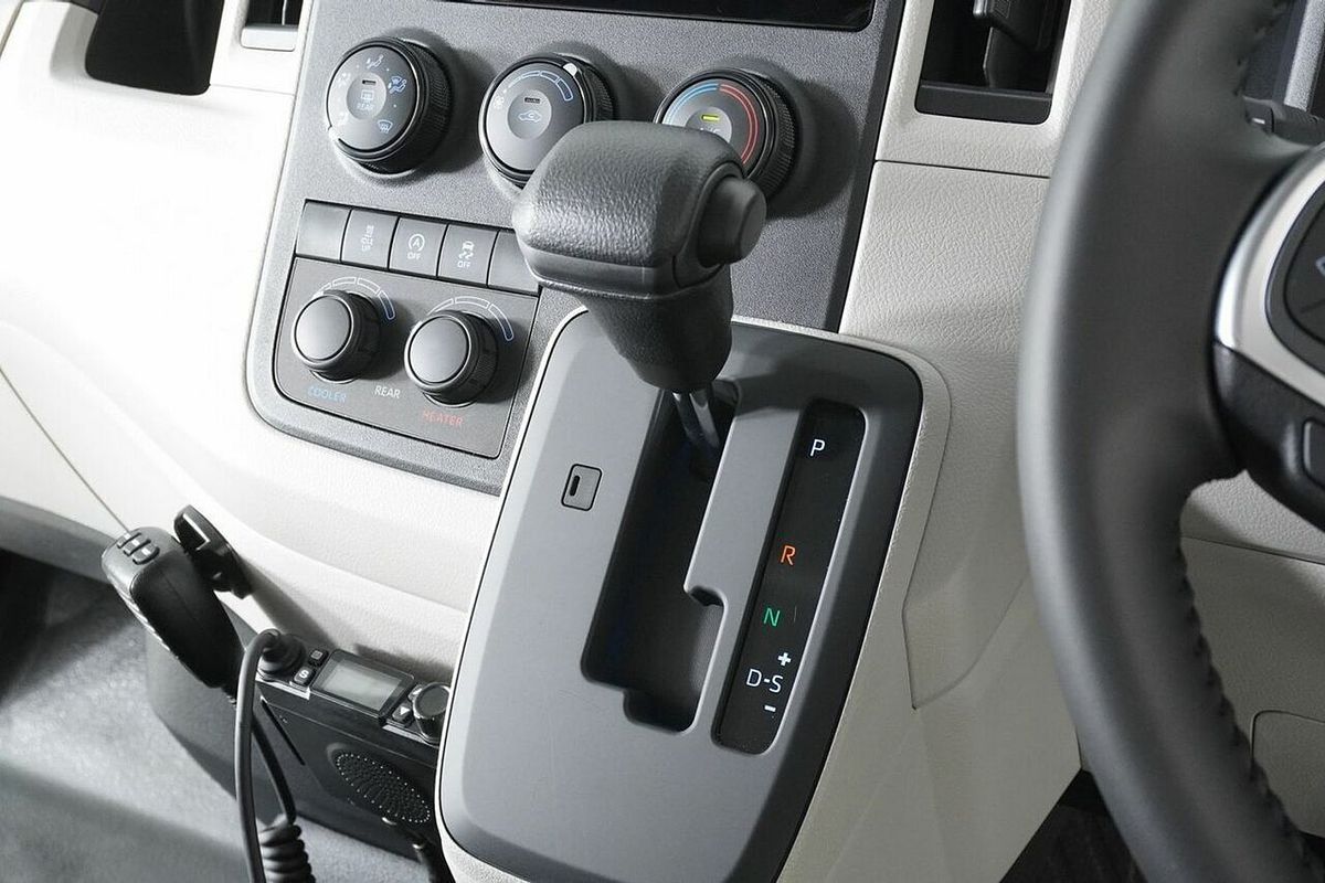 2024 Toyota HiAce Slwb Commuter (12 Seats) GDH322R