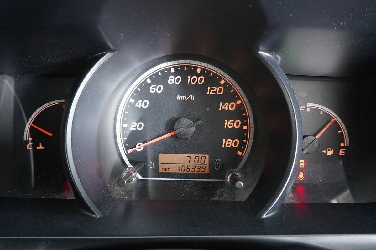 2006 Toyota HiAce Commuter TRH223R