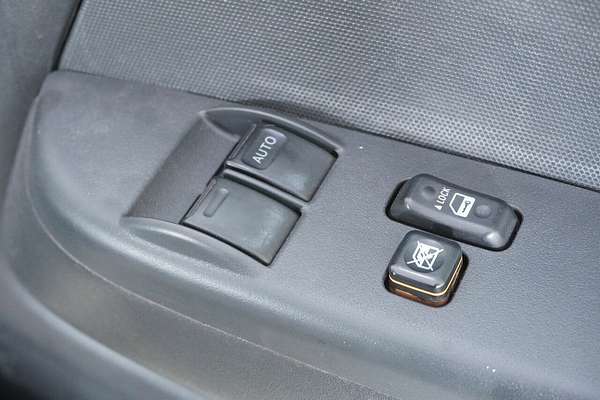 2018 Toyota HiAce Commuter KDH223R MY16