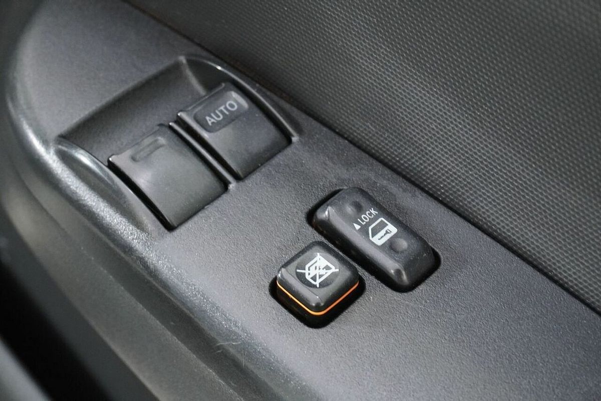 2018 Toyota HiAce Commuter KDH223R MY16