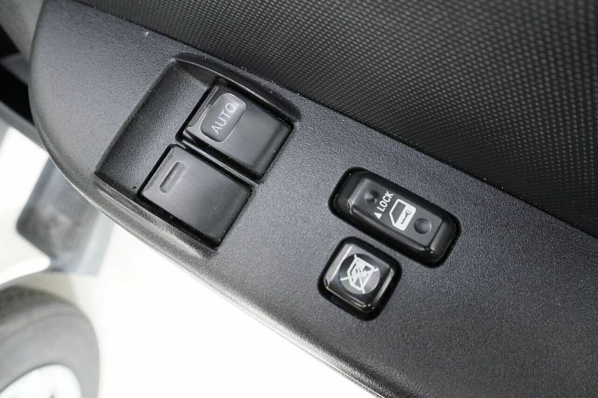 2006 Toyota HiAce Commuter TRH223R