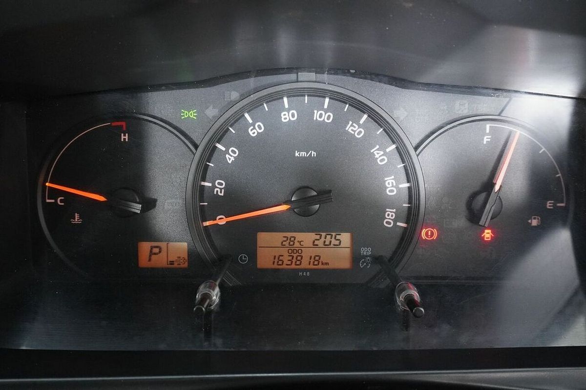 2017 Toyota HiAce Commuter KDH223R MY16
