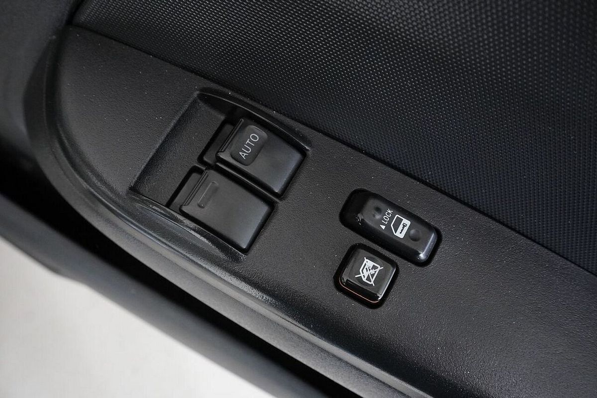 2018 Toyota HiAce Commuter KDH223R MY16